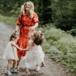 Mama hat Spaß mit ihren beiden Töchtern