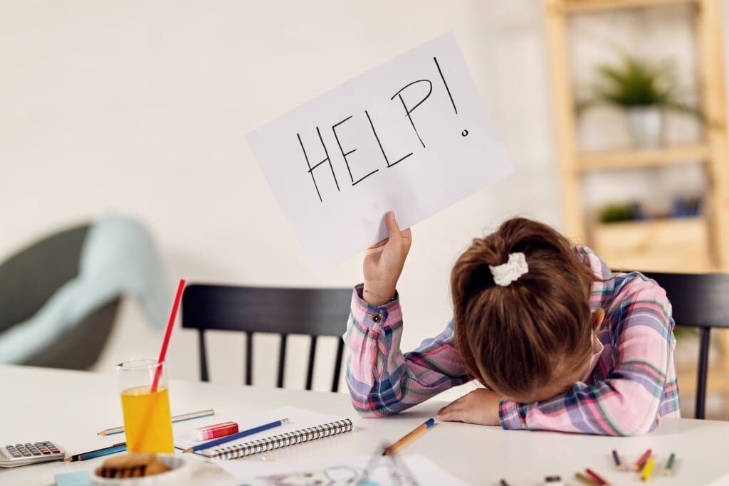 Schulstart mit Herz - Kind braucht Hilfe bei den Hausaufgaben