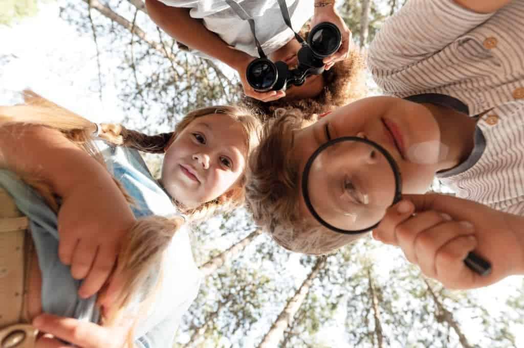Lernen in den Ferien ohne Druck: Wie kleine Alltagsmomente den Schulstart leichter machen